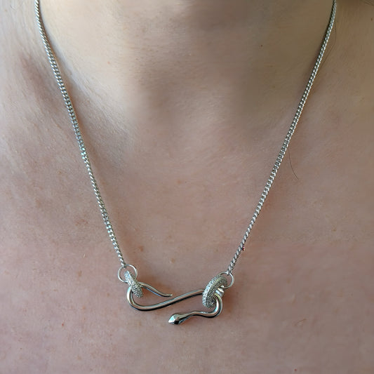 SNAKEBITE NECKLACE