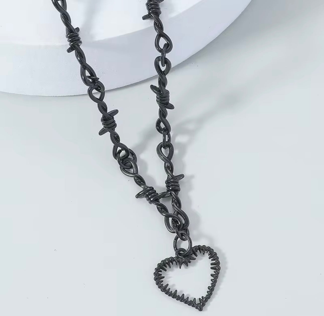 HEART WIRE NECKLACE
