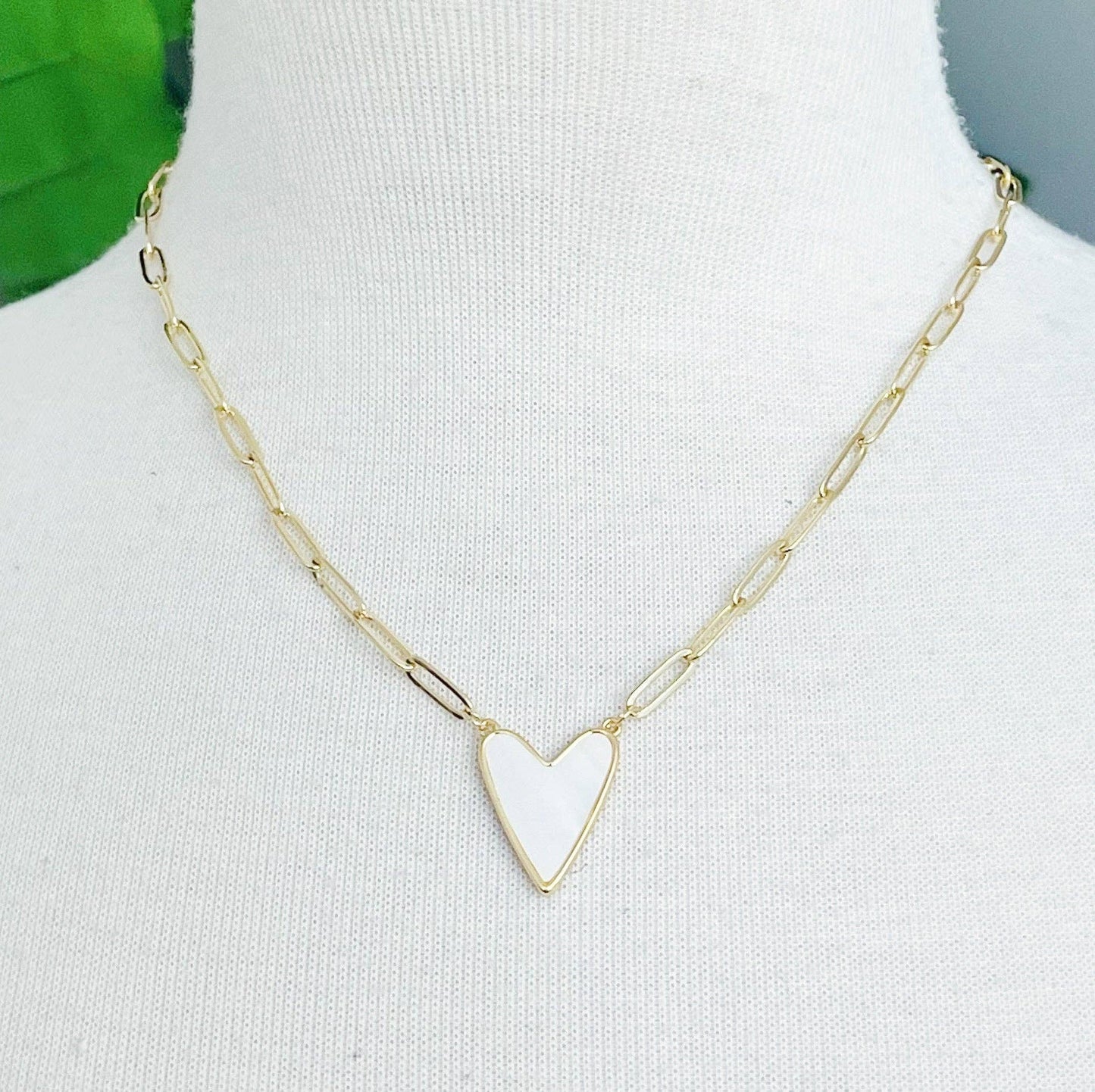 CHAINED HEART Gold Heart Link Necklace – Trendy Statement Jewelry